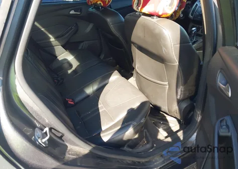 2013 Ford Focus Se z USA, uszkodzony, nr VIN 1FADP3F24DL149111